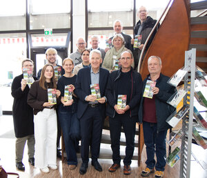 Gruppenbild bei der Vorstellung des Ebbes von Hei! -Einkaufs- und Genussführer 2026 