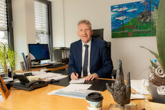 Landrat Patrik Lauer Schreibtisch
