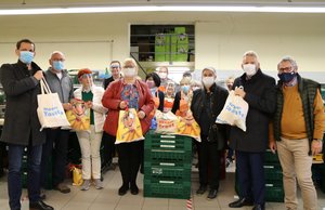 Landfrauen spenden an Tafel