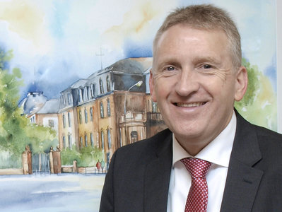 Landrat vor Bild Landratsamt