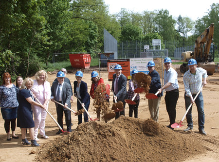 Spatenstich zum Neubau der Schulturnhalle