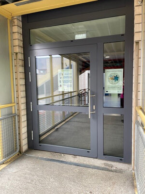 Schule_Tür01