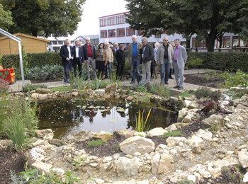 Schulgarten mit Teich_Lothar-Kahn-Schule