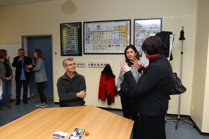 Landrat Patrik Lauer und der Kartesische Taucher_Foto Landkreis Saarlouis-Sven Kretzschmar