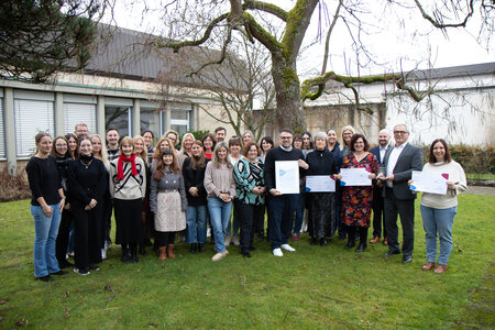Gruppenfoto beim Innovationspreis mit den Beteiligten aus dem Gesundheitsamt