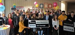 Seit 12. November ist das KBBZ Saarlouis Teil des bundesweiten Netzwerkes „Schule ohne Rassismus – Schule mit Courage“. In einer kleinen Feierstunde würdigte Landtagspräsident Stephan Toscani als Pate die Bemühungen der Schule, diese Auszeichnung zu erhalten.