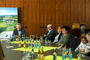 In lockerer Athmosphäre wurde besprochen, was der Hilfsfonds mit den Spendengeldern tun kann