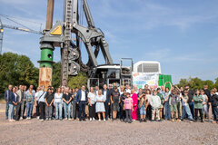 Gruppenfoto-Spatenstich-Anne-Frank-Schule-Neubau