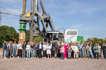 Gruppenfoto-Spatenstich-Anne-Frank-Schule-Neubau