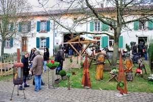Haus_Saargau_Adventsmarkt_mit_Besuchern