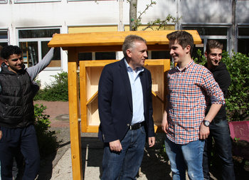 Insektenhotel RSG LR mit Schüler