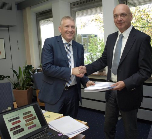 PwC-Gutachtenübergabe an Landrat 