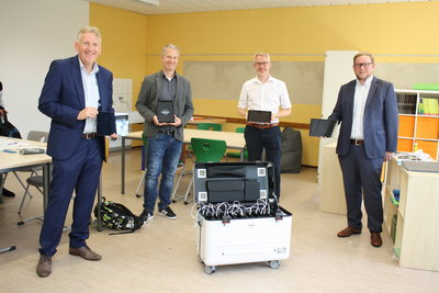 Übergabe-iPads-Theeltalschule